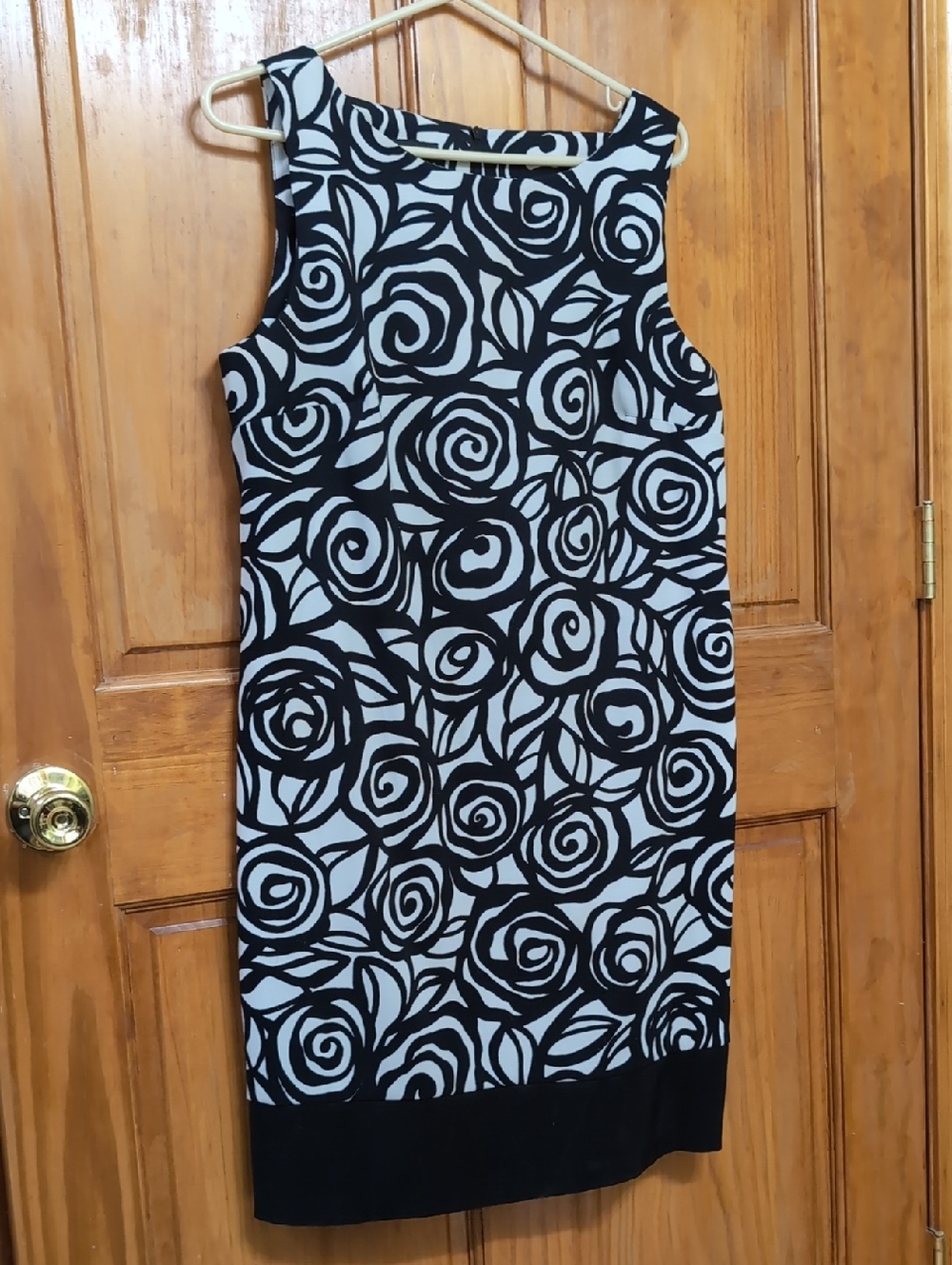 Black & White Floral Print Sleeveless Midi Dress